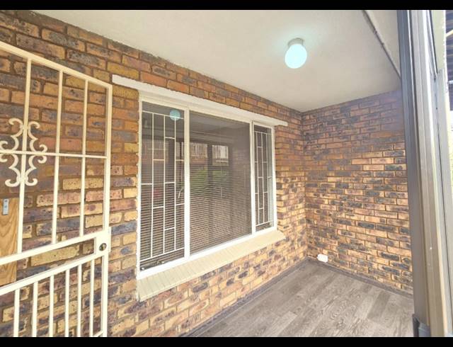 2 BEDROOM APARTMENT FOR SALE IN NEW REDRUTH
